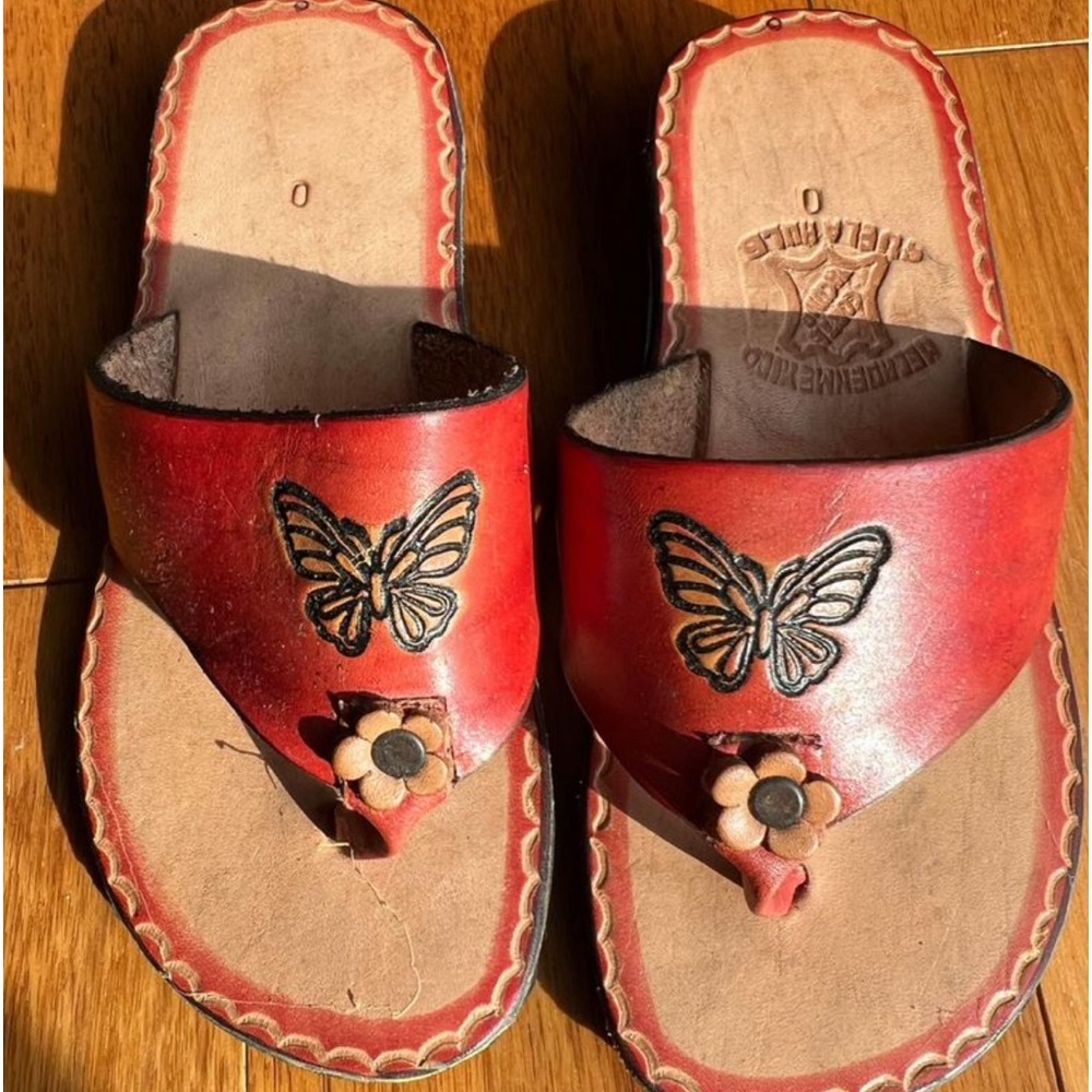 Girl’s Leather Huarache Sandals with Butterflies- size 11/12